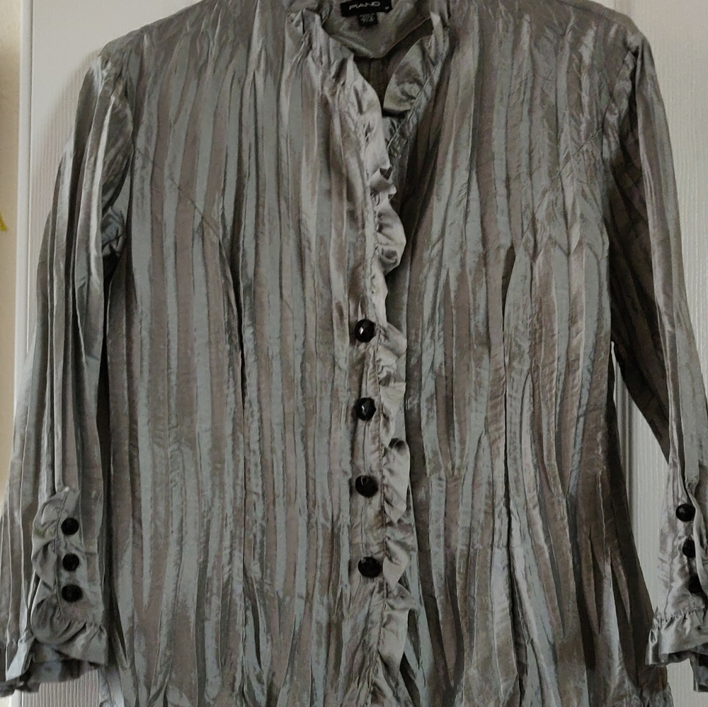 Holiday Gray long sleeve blouse